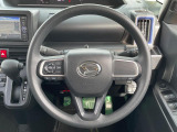 インテリアに合わせたデザインのステアリングは、運転される方のことも考え、運転しやすい形状、大きさです。是非一度、実際に触ってお確かめください。