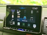 ラジオやBluetooth Audioなど、複数のメニューが画面上に並びます。目的の項目を視覚的に探しやすく、音楽再生や各種設定を使い分けたい日常の場面で便利にお使いいただけます。