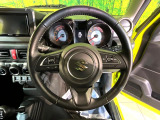 【純正革巻きステアリング】上質な革を使用することで、手にしっかり馴染みとても運転しやすいハンドルです♪