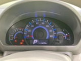 速度計や燃料計などがまとまったメーターまわりで、運転に必要な情報を確認しやすい配置です。表示が目に入りやすく、日々の運転を支えます。