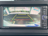 【バックカメラ】駐車時に後方がリアルタイム映像で確認できます。大型商業施設や立体駐車場での駐車時や、夜間のバック時に大活躍!運転スキルに関わらず、今や必須となった装備のひとつです!