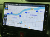 地図画面には周辺の道路や地名が表示され、目的地までの道筋を確認する際に便利です。画面上の表示が見やすく、普段のお出かけから初めて訪れる場所への移動まで役立ちます。