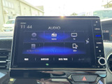 DVDやラジオ、テレビ、SD、Bluetooth Audioなどの項目が並び、使いたい音源を画面から選べます。日々の移動に合わせて楽しみ方を選べる装備です。