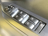 【電動格納ミラー】サイドミラーは電動格納式となっており、狭い駐車場でもキズがつくリスクを抑えられます。