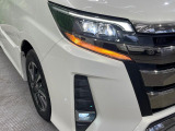 【LEDヘッドライト】悪天候や夜間走行時も良好な視界を確保し安心して運転できる高輝度LEDヘッドライトを装備!点灯速度が早く、消費電力も抑えられています。