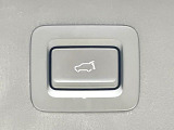 【パワーバックドア】スマートキーや運転席のボタンを押すだけでリアゲートが自動で開閉します!荷物を持っている時や、高い位置にあるバックドアを閉める際に便利な機能です♪
