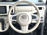 インテリアに合わせたデザインのステアリングは、運転される方のことも考え、運転しやすい形状、大きさです。是非一度、実際に触ってお確かめください。