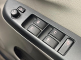 【電動格納ミラー】サイドミラーは電動格納式となっており、狭い駐車場でもキズがつくリスクを抑えられます。