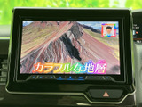 テレビ番組の映像を画面で楽しめる装備です。停車中の休憩時間にも視聴でき、車内でひと息つきたいときに活用いただけます。画面表示で内容を確認しやすいのも便利です。