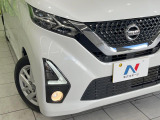 【LEDヘッドライト】悪天候や夜間走行時も良好な視界を確保し安心して運転できる高輝度LEDヘッドライトを装備!点灯速度が早く、消費電力も抑えられています。