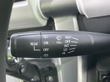 前後のワイパーに関する表示がまとまり、設定を見分けやすいレバーです。雨天時や窓の汚れが気になる場面でも、表示を確認しながら必要な操作を行えます。