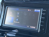 ラジオやテレビなどの音源を画面上で選べ、車内での過ごし方に合わせて切り替えられます。周囲のボタンも配置が分かりやすく、日常の操作をスムーズに行えます。
