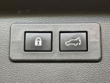 【パワーバックドア】スマートキーや運転席のボタンを押すだけでリアゲートが自動で開閉します!荷物を持っている時や、高い位置にあるバックドアを閉める際に便利な機能です♪