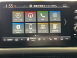 画面上にナビや電話、FM、Bluetoothオーディオなどの項目が並び、目的に応じて選びやすい構成です。日常の移動を便利にサポートします。