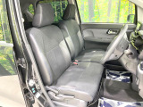 運転席まわりには十分なスペースがあり、大柄な方でもゆったり運転していただける環境です。