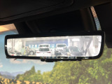 【デジタルインナーミラー】後席の大きな荷物や同乗者で後方が確認しづらい時でも安心!カメラが撮影した車両後方の映像をルームミラー内に表示。クリアな視界で状況の確認が可能です!