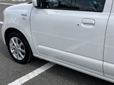 前席ドアの開口部から乗り込めるため、日々の乗車もスムーズです。窓から外の様子を確認しやすく、運転席へ向かう際も落ち着いて乗り降りできます。