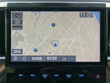 道路や現在地が画面上の地図に表示され、目的地までのルート確認に役立ちます。地図を見ながら案内を確認でき、行き先の設定や周辺の位置関係の把握にも便利です。