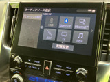 USBやBluetooth、AUX、TVなどのオーディオソースを画面から選択できます。使いたい音源を見つけやすく、タッチ操作で切り替えられるため、日常の移動に合わせて活用できます。
