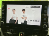 テレビ映像を表示できる画面を備えており、停車中の休憩時間などに番組を楽しめます。画面が見やすい位置に配置され、車内で過ごす待ち時間を快適に活用したい方におすすめです。