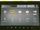 ディスクやテレビ、FM・AMに加え、BluetoothやUSBなど選択肢が一覧で表示されます。使いたい音源を見つけやすく、日常の好みに合わせて切り替えられます。