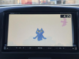 画面でテレビ番組を視聴でき、停車中の休憩時間にも映像をお楽しみいただけます。表示が大きく内容を確認しやすいため、車内で過ごすひとときに活用できる装備です。