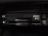 ★ETC(DSRC)が装備されています!!社外品とは違い収まりの良いデザインが人気!高速道路を利用する際は必需品ですよね!!ストレス無く料金所を通過出来ます!!