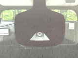 【エマージェンシーブレーキ】走行中に前方の車両等を認識し、衝突しそうな時は警報とブレーキで衝突回避と被害軽減をアシスト。より安全にドライブをお楽しみいただけます。