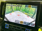 【バックカメラ】駐車時に後方がリアルタイム映像で確認できます。大型商業施設や立体駐車場での駐車時や、夜間のバック時に大活躍!運転スキルに関わらず、今や必須となった装備のひとつです!
