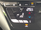 【オートエアコン】一度お好みの温度に設定すれば、車内の温度を検知し風量や温度を自動で調整。暑い&hellip;寒い&hellip;と何度もスイッチ操作をする必要はありません。快適な車内空間には必須の機能ですね♪