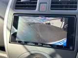 速度計や各種表示が運転席正面にまとまり、必要な情報を確認しやすい配置です。表示の位置関係も把握しやすく、運転中に視線を大きく移さず確認できる実用的なメーター廻りです。