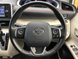 【純正革巻きステアリング】上質な革を使用することで、手にしっかり馴染みとても運転しやすいハンドルです♪
