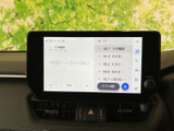 ラジオの放送局や選局画面を確認でき、好みに合わせて音声を楽しめます。画面上で選択内容を確かめやすく、日々の移動でも使いやすいオーディオメニューを備えています。