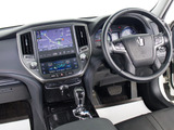 使いやすさや安全性を追求したステアリング周り!高級車ゆえにスイッチ類が多いのも特徴ですね!考え尽くされた配置ですぐに使いこなす事が出来ますのでご安心下さい!是非、体感してみて下さい!!
