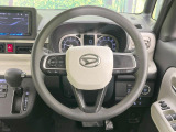 インテリアに合わせたデザインのステアリングは、運転される方のことも考え、運転しやすい形状、大きさです。是非一度、実際に触ってお確かめください。