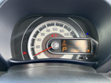 大きく配置されたメーターと表示部で、運転中に必要な情報を確認しやすいレイアウトです。速度表示やシフト位置などが見渡しやすく、日々の運転をサポートします。