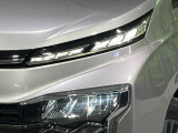【LEDヘッドライト】悪天候や夜間走行時も良好な視界を確保し安心して運転できる高輝度LEDヘッドライトを装備!点灯速度が早く、消費電力も抑えられています。