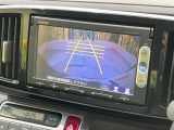 【バックカメラ】駐車時に後方がリアルタイム映像で確認できます。大型商業施設や立体駐車場での駐車時や、夜間のバック時に大活躍!運転スキルに関わらず、今や必須となった装備のひとつです!