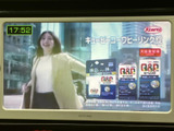 停車中にテレビ番組を視聴できる画面を備え、待ち時間などを過ごす際にも活用できます。映像表示に対応した装備で、車内での時間を便利に彩ります。