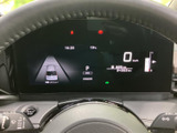必要な情報をひと目で確認できる、見やすいデザイン。運転中の視線移動を最小限に抑え、安全な走行をサポートします。