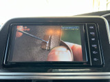 画面でテレビ番組を視聴できる装備です。停車中の待ち時間に映像を楽しめるため、車内で過ごす時間の活用にも役立ちます。操作ボタンも画面脇にまとまっています。