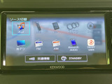 iPodやUSB、SD、Bluetooth AUDIOなど複数の音源が表示され、好みに合わせた選択が可能です。画面上で項目を確認しやすく、日々の移動時間に音楽を楽しめます。