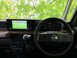 ステアリングには複数のスイッチが備わり、手元で車両の各種機能を扱える構成です。握ったまま必要な操作へ手を伸ばしやすく、視線の移動を抑えたい日常の運転時にも役立ちます。