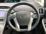 インテリアに合わせたデザインのステアリングは、運転される方のことも考え、運転しやすい形状、大きさです。是非一度、実際に触ってお確かめください。