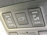 【パワーバックドア】スマートキーや運転席のボタンを押すだけでリアゲートが自動で開閉します!荷物を持っている時や、高い位置にあるバックドアを閉める際に便利な機能です♪