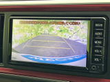 後方の様子を画面で確認でき、駐車時の周囲確認をサポートします。ガイド表示も備わり、車庫入れや切り返しの際に後方との距離感をつかみやすく便利です。