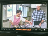 停車中にテレビ番組を視聴でき、待ち時間も車内で過ごしやすくなります。画面表示を確認しやすく、休憩中などに映像を楽しみたい方にも便利な装備です。