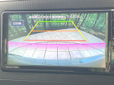 【バックカメラ】駐車時に後方がリアルタイム映像で確認できます。大型商業施設や立体駐車場での駐車時や、夜間のバック時に大活躍!運転スキルに関わらず、今や必須となった装備のひとつです!