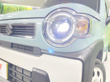 【LEDヘッドライト】悪天候や夜間走行時も良好な視界を確保し安心して運転できる高輝度LEDヘッドライトを装備!点灯速度が早く、消費電力も抑えられています。
