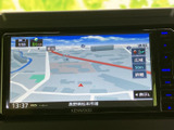 道路や周辺施設が表示され、現在地を確認しながら目的地までのルートを把握できます。画面上の案内を活用でき、初めて訪れる場所へのお出かけにも役立つ装備です。